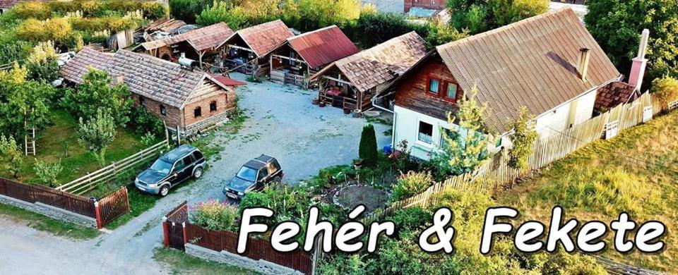 Casa Rustic Feher & Fekete Vendeghazak โซวาตา ภายนอก รูปภาพ