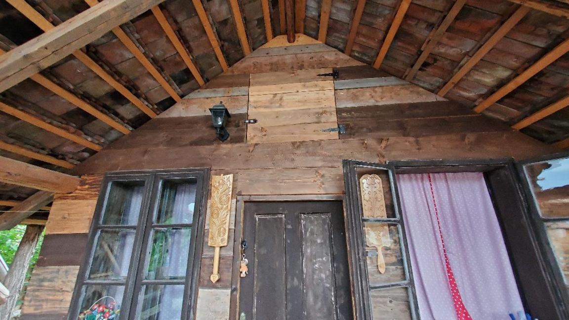 Casa Rustic Feher & Fekete Vendeghazak โซวาตา ภายนอก รูปภาพ