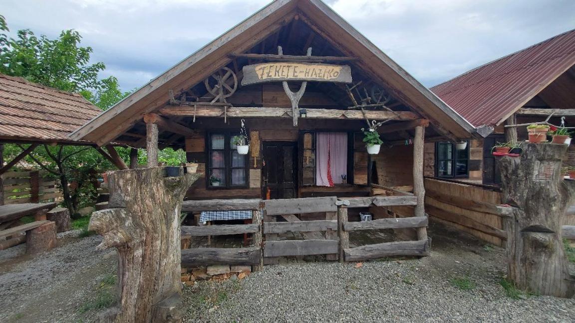 Casa Rustic Feher & Fekete Vendeghazak โซวาตา ภายนอก รูปภาพ