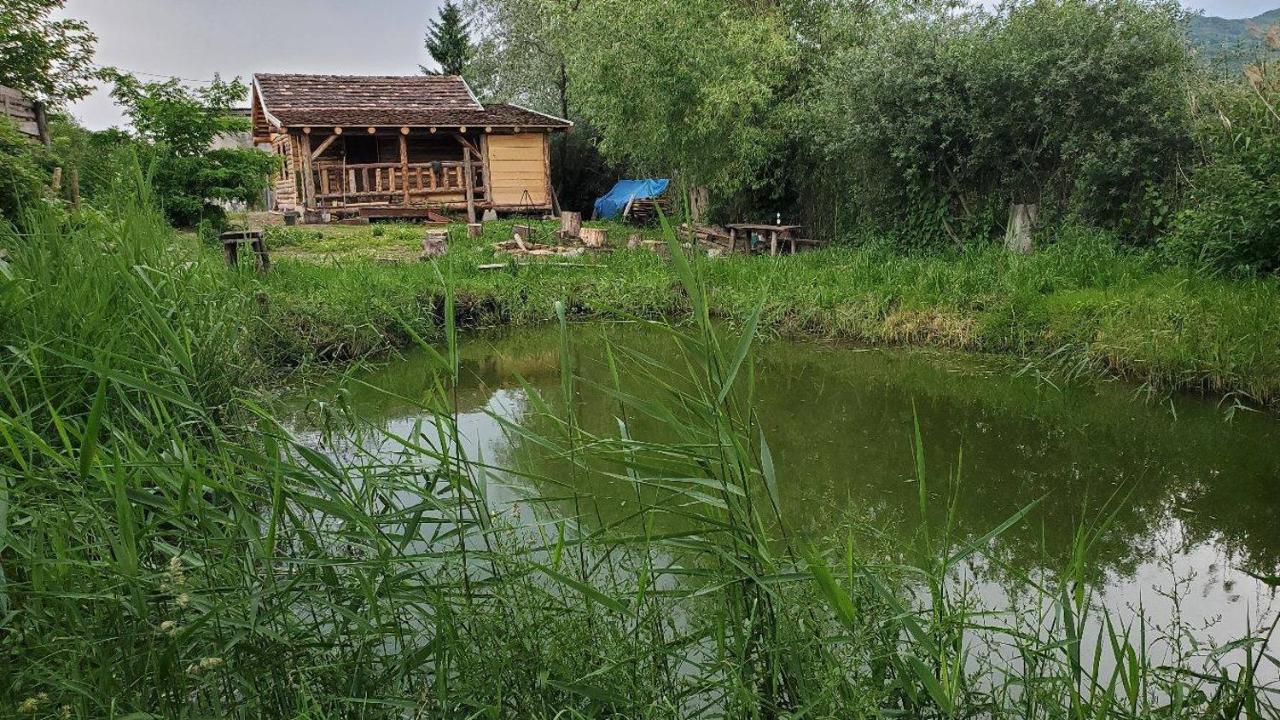 Casa Rustic Feher & Fekete Vendeghazak โซวาตา ภายนอก รูปภาพ