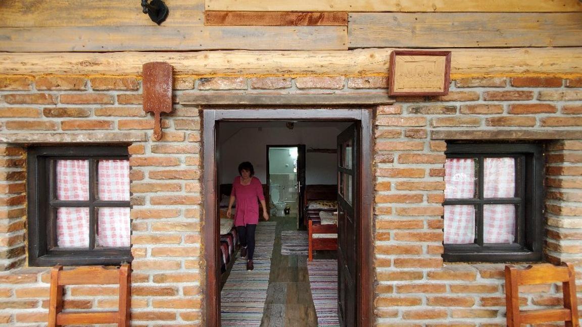 Casa Rustic Feher & Fekete Vendeghazak โซวาตา ภายนอก รูปภาพ