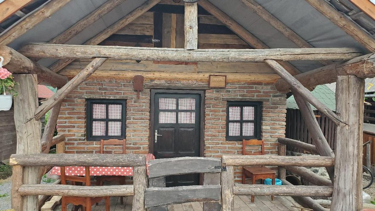 Casa Rustic Feher & Fekete Vendeghazak โซวาตา ภายนอก รูปภาพ
