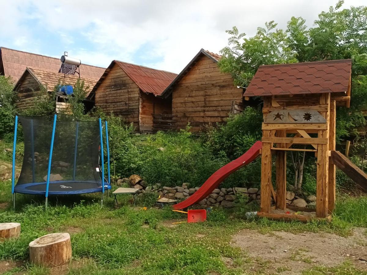Casa Rustic Feher & Fekete Vendeghazak โซวาตา ภายนอก รูปภาพ