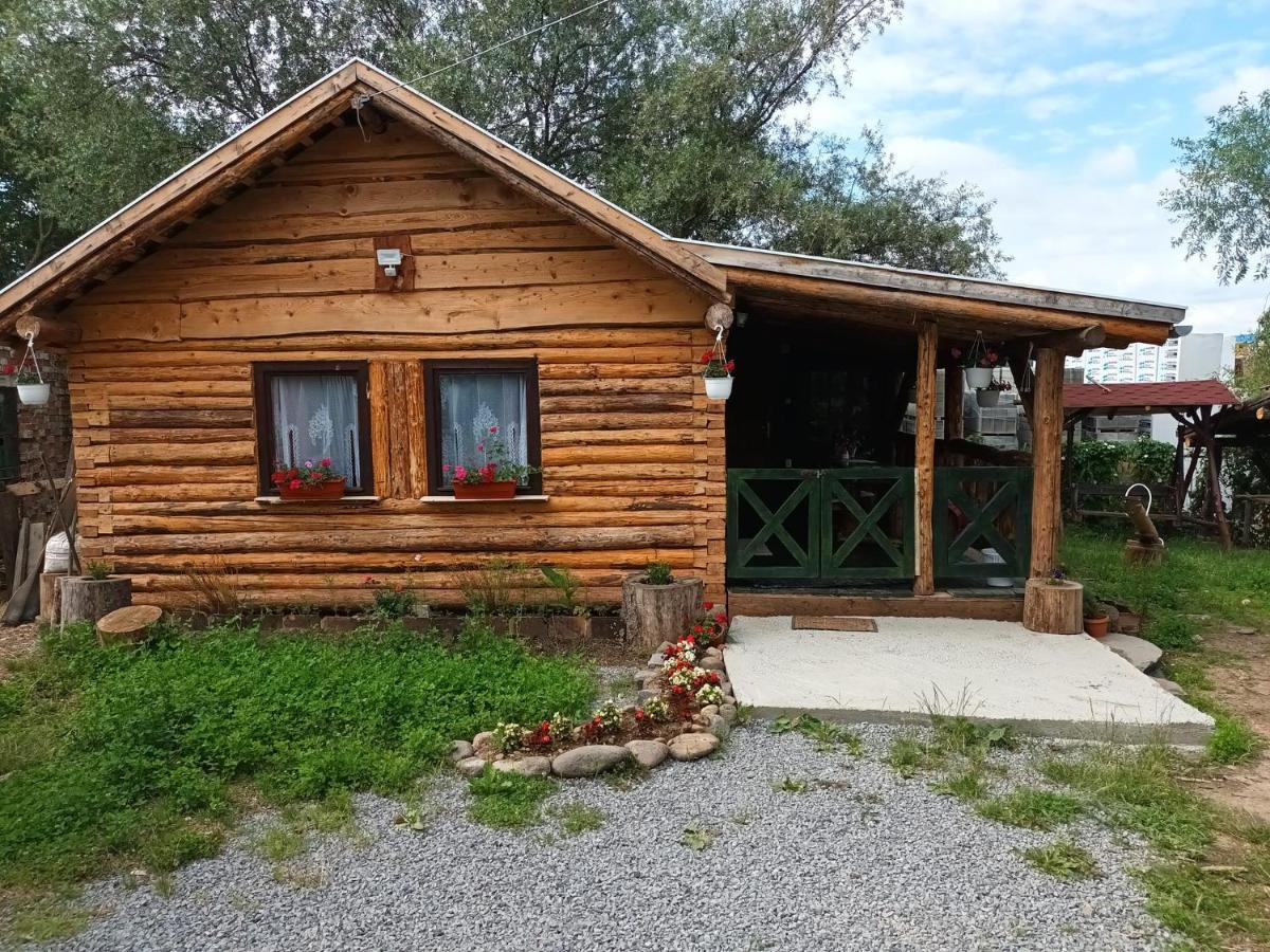 Casa Rustic Feher & Fekete Vendeghazak โซวาตา ภายนอก รูปภาพ